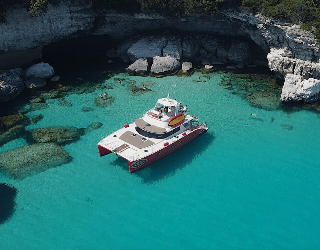 catamaran sur l'eau